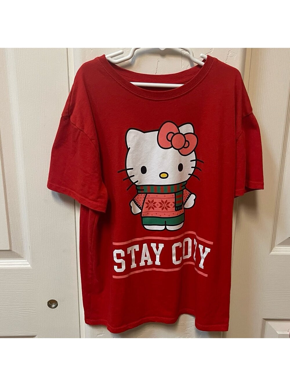 Hello Kitty Girls Red Keep Cozy Holiday Tee Shirt T-Shirt - Medium